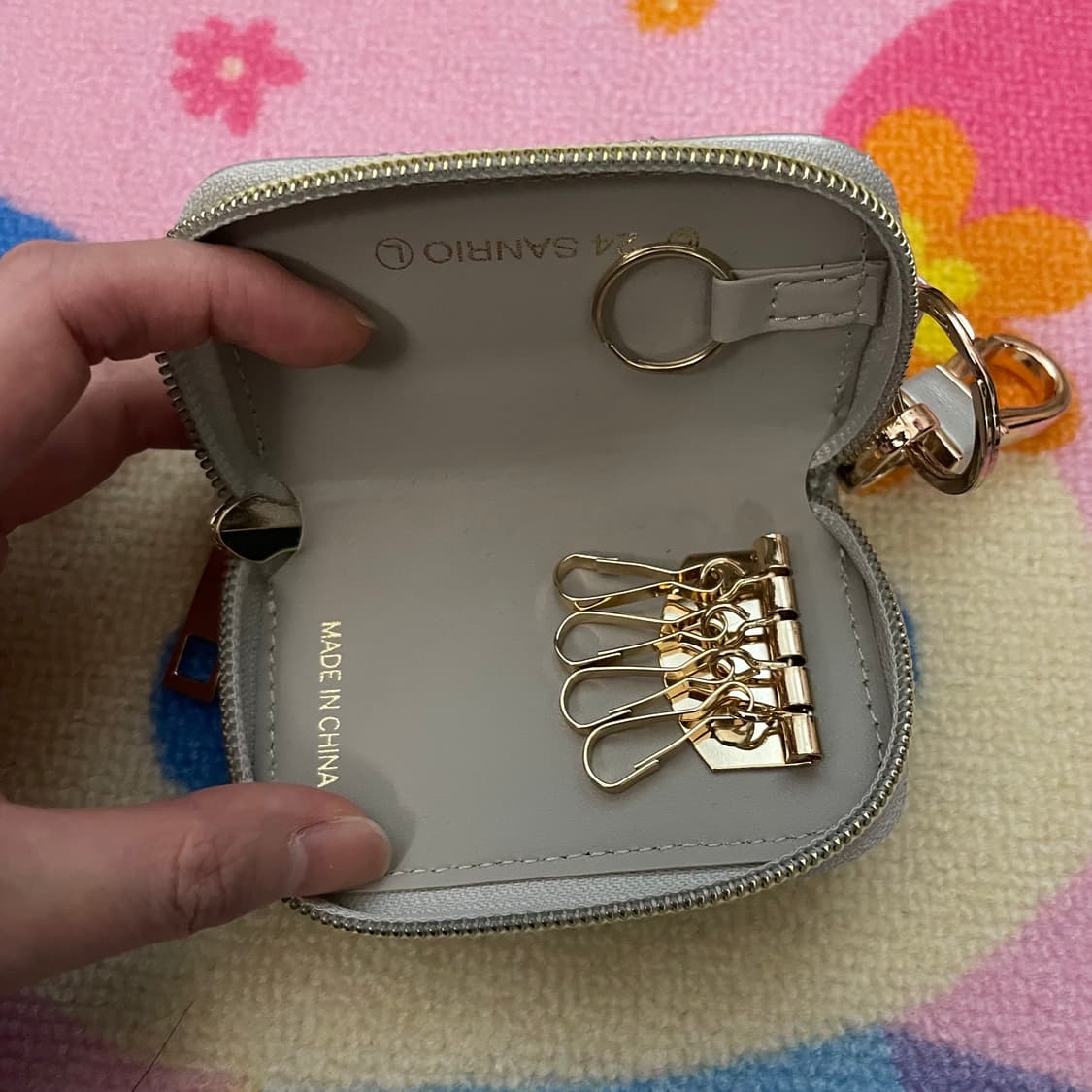 [새상품/한정판] 산리오 실버 퀼트 키티 키케이스 키링 상품이미지3