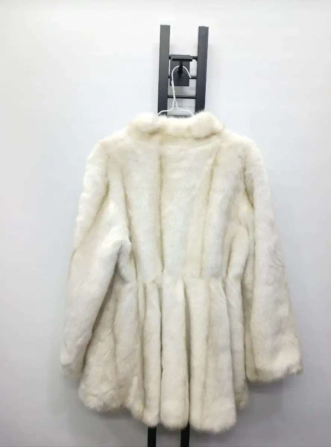 베니토 밍크 페이크퍼  하프코트 66 상품이미지4