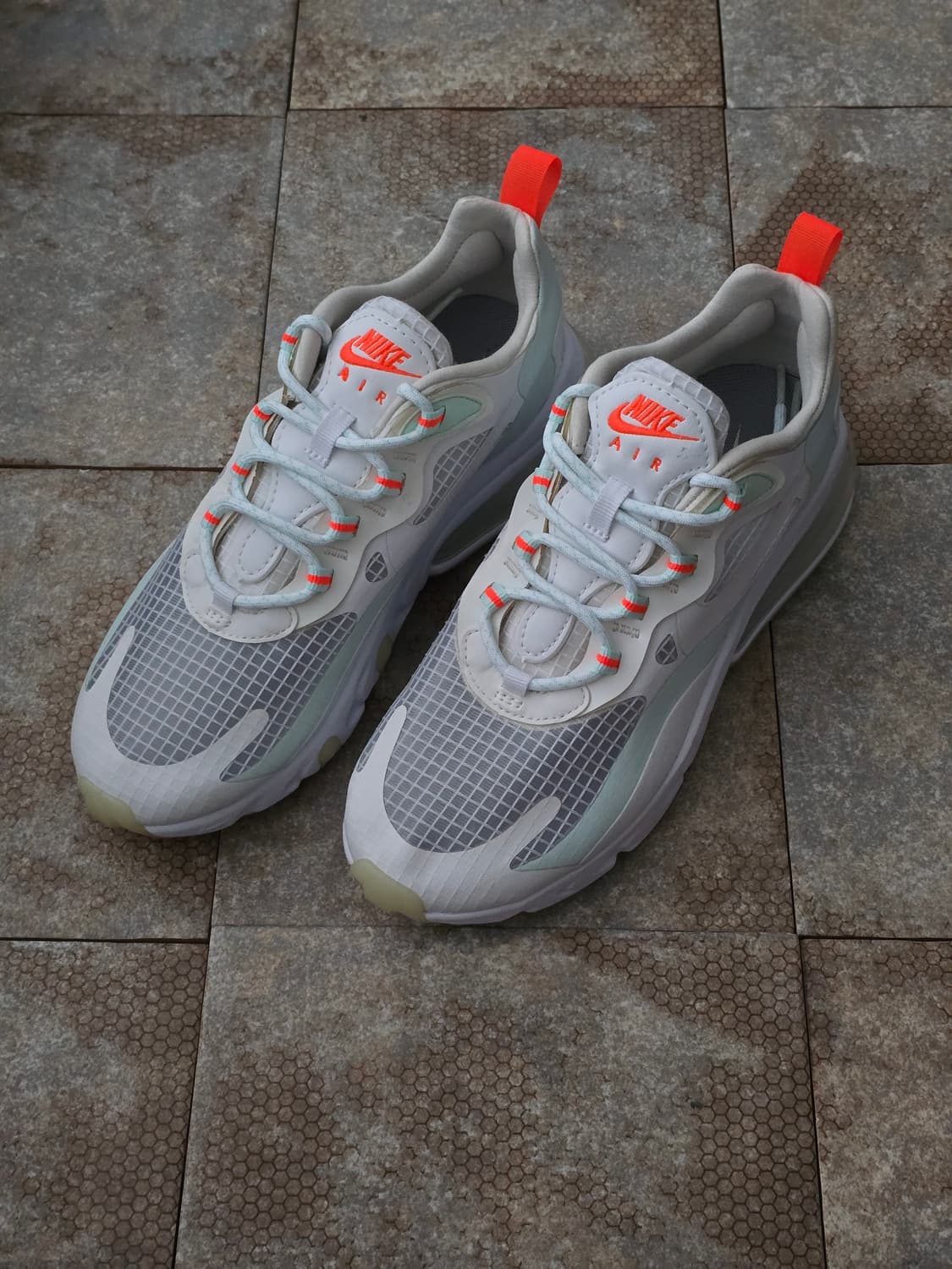 (240)나이키 에어맥스 270 리액트 se 하이퍼 크림슨 상품이미지1