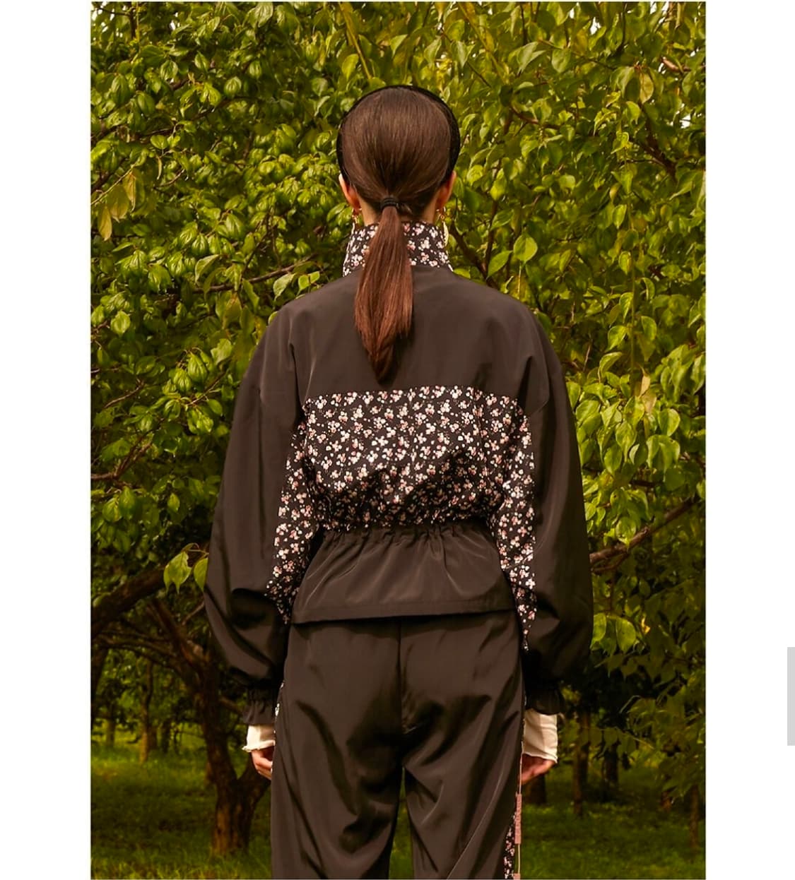 바이탈사인 플라워 패턴 스트랩 셔링 윈드브레이커 바람막이 상품이미지4