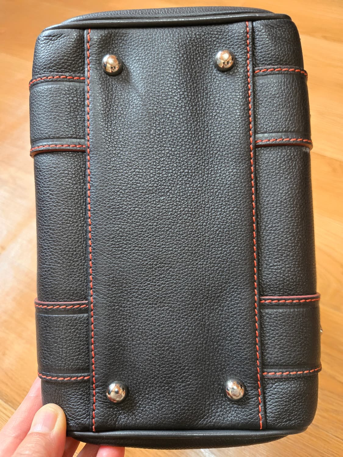 MCM 정품 블랙 레더 은장로고 미니 토트백 상품이미지5