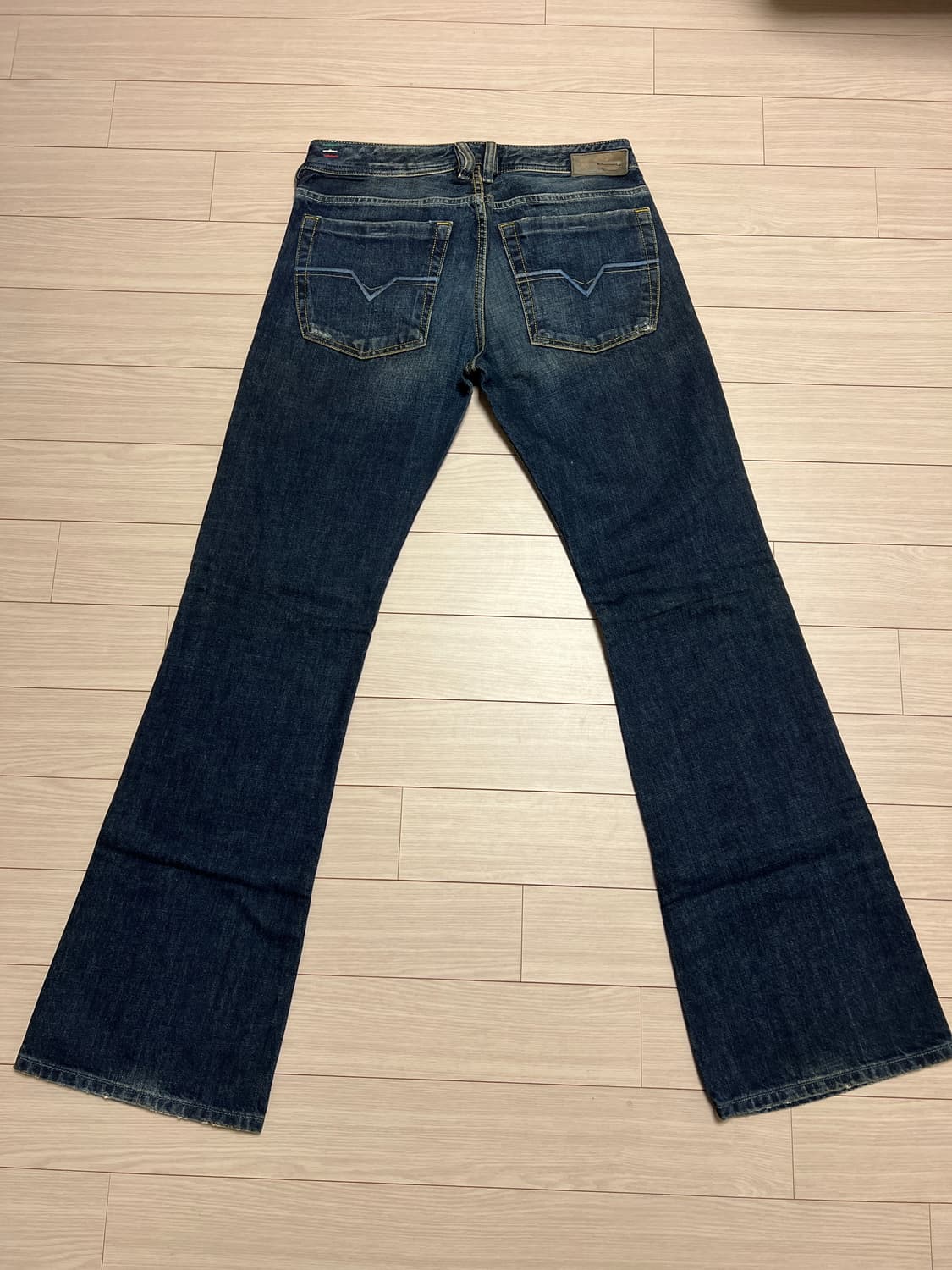 디젤 DIESEL ZATHAN 워시드 데님 팬츠 (W30 / L32)  상품이미지2