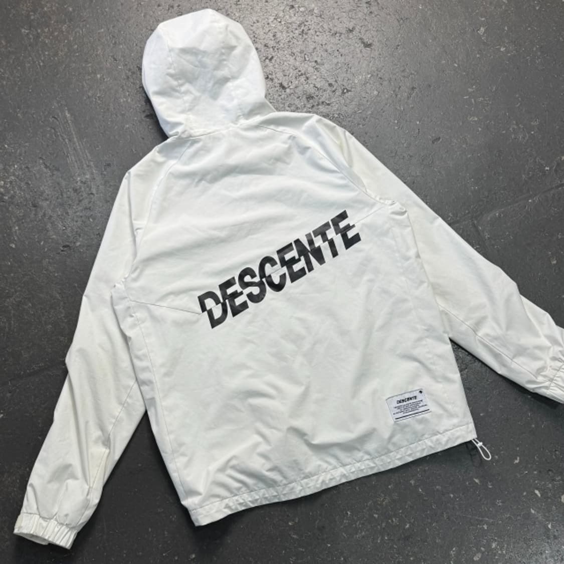 100 데상트 바람막이 상품이미지6