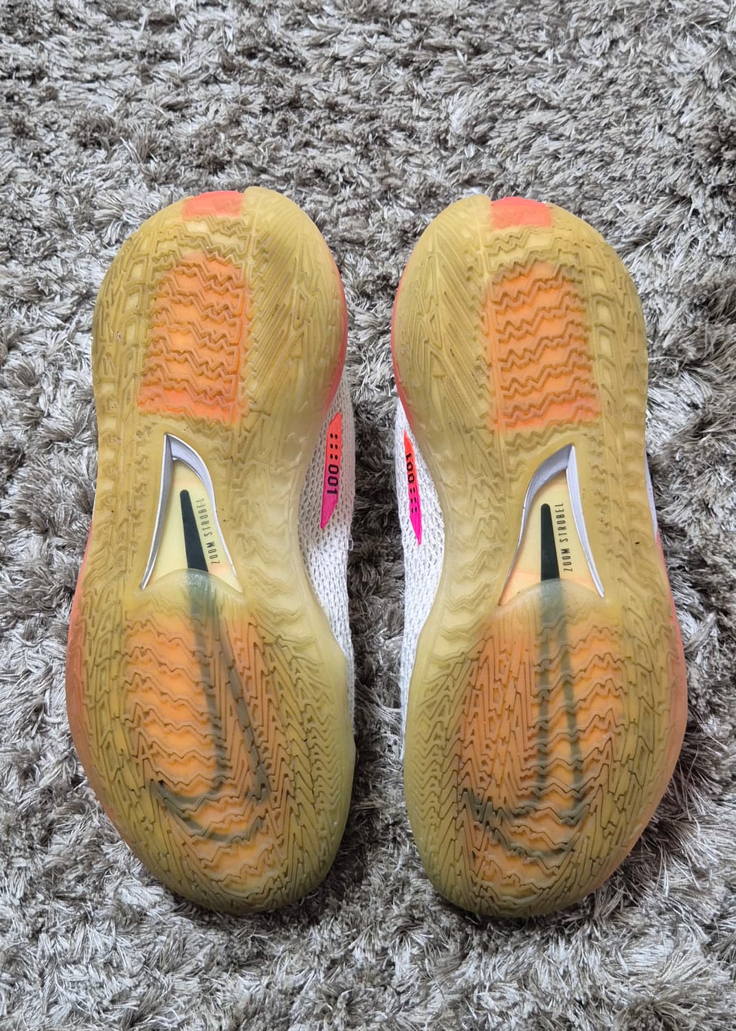 나이키 줌지티컷1 크림슨 화이트 (270) 교환X 상품이미지6