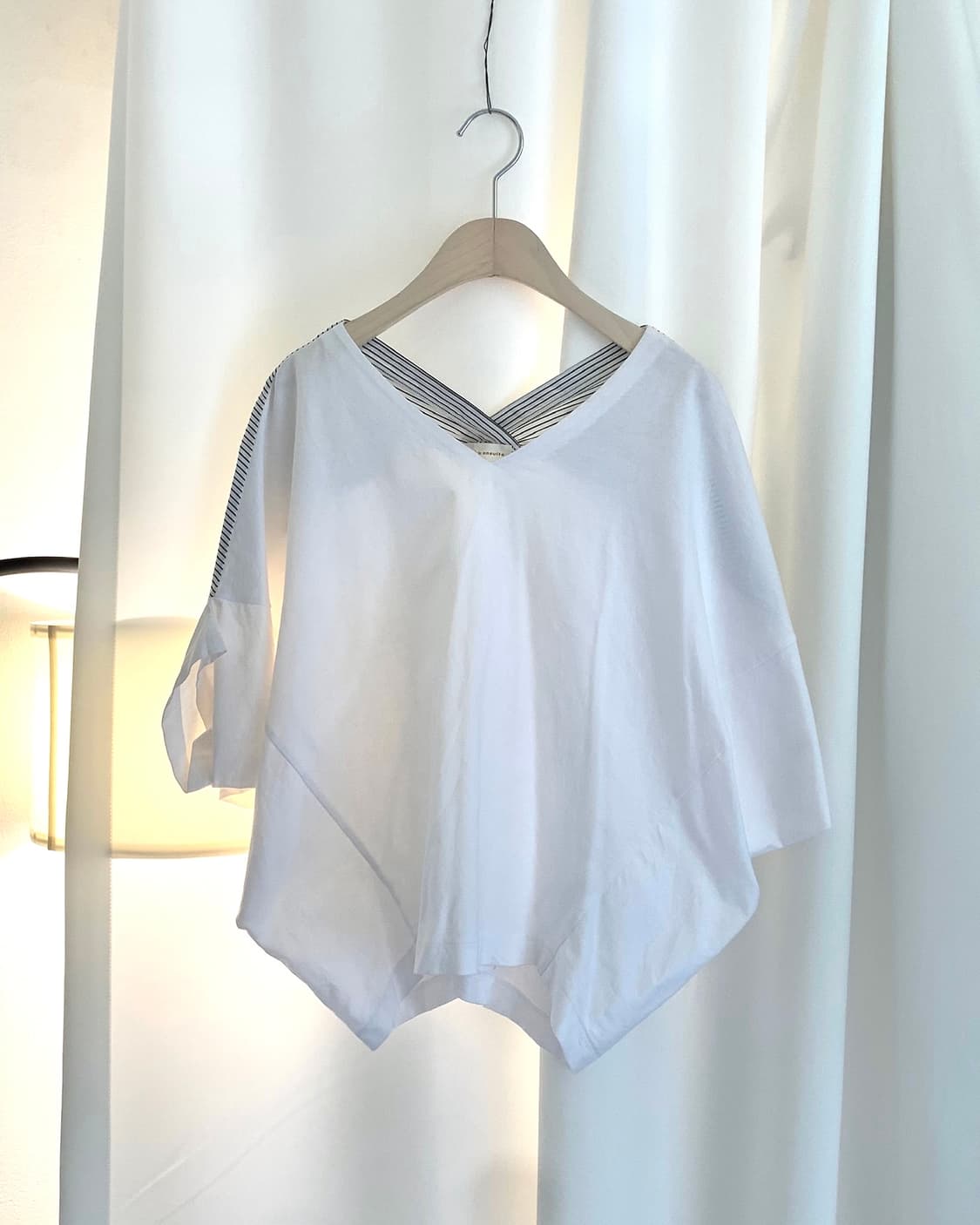 V neck raglan back twist t-shirts 상품이미지1