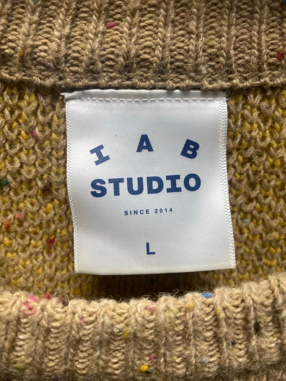 아이앱스튜디오 새들러하우스 니트 상품이미지3