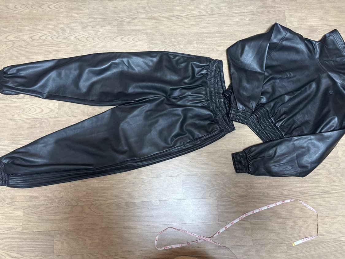 미착용 원가22 아디다스 플레더 세트 반크롭 하이넥  조거팬츠세트 여ml 상품이미지7