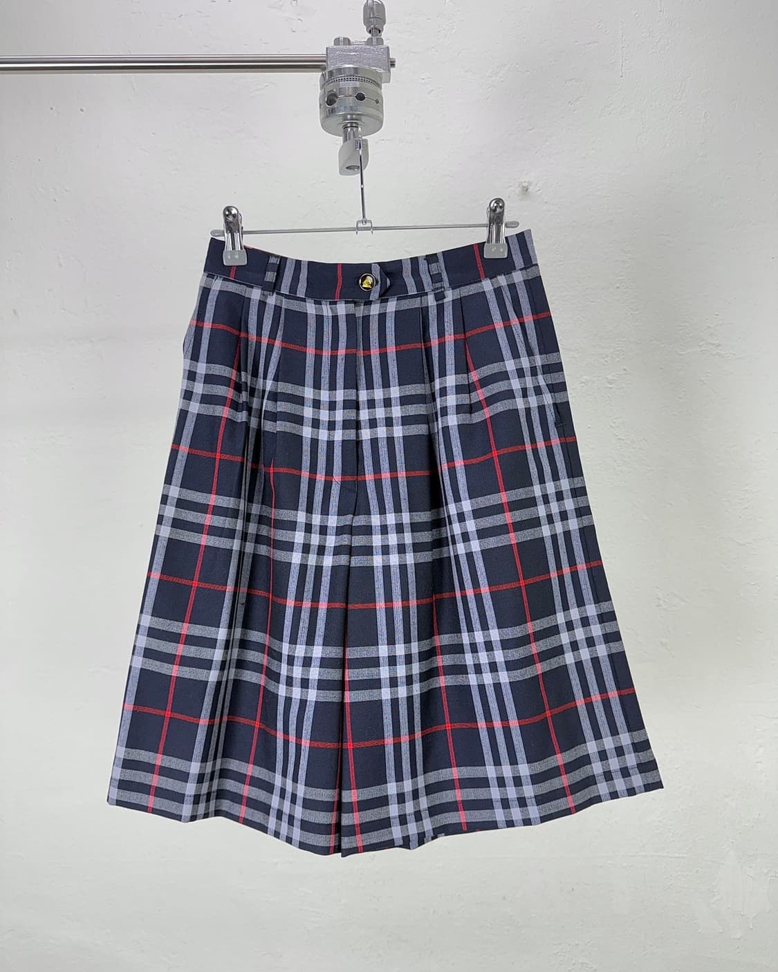 버버리 런던 네이비 노바체크 투 턱 하프 쇼츠 상품이미지1