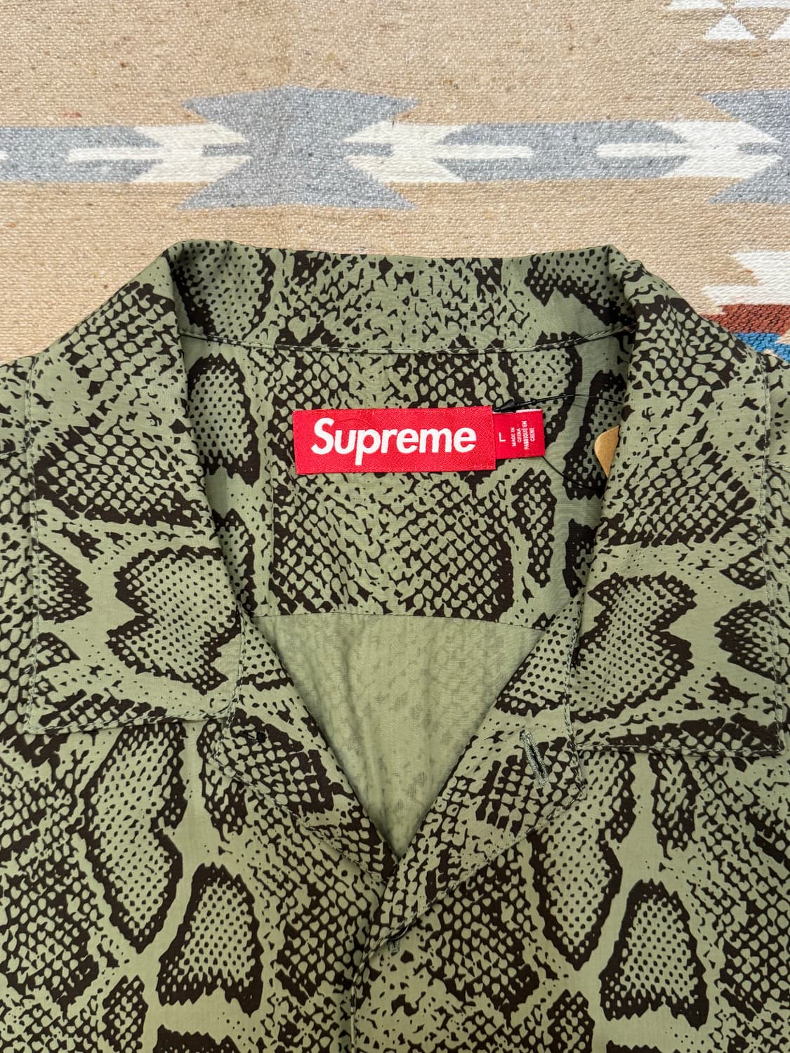 [XL] 슈프림 스네이크 숏슬리브 셔츠 올리브 - 24SS 상품이미지2