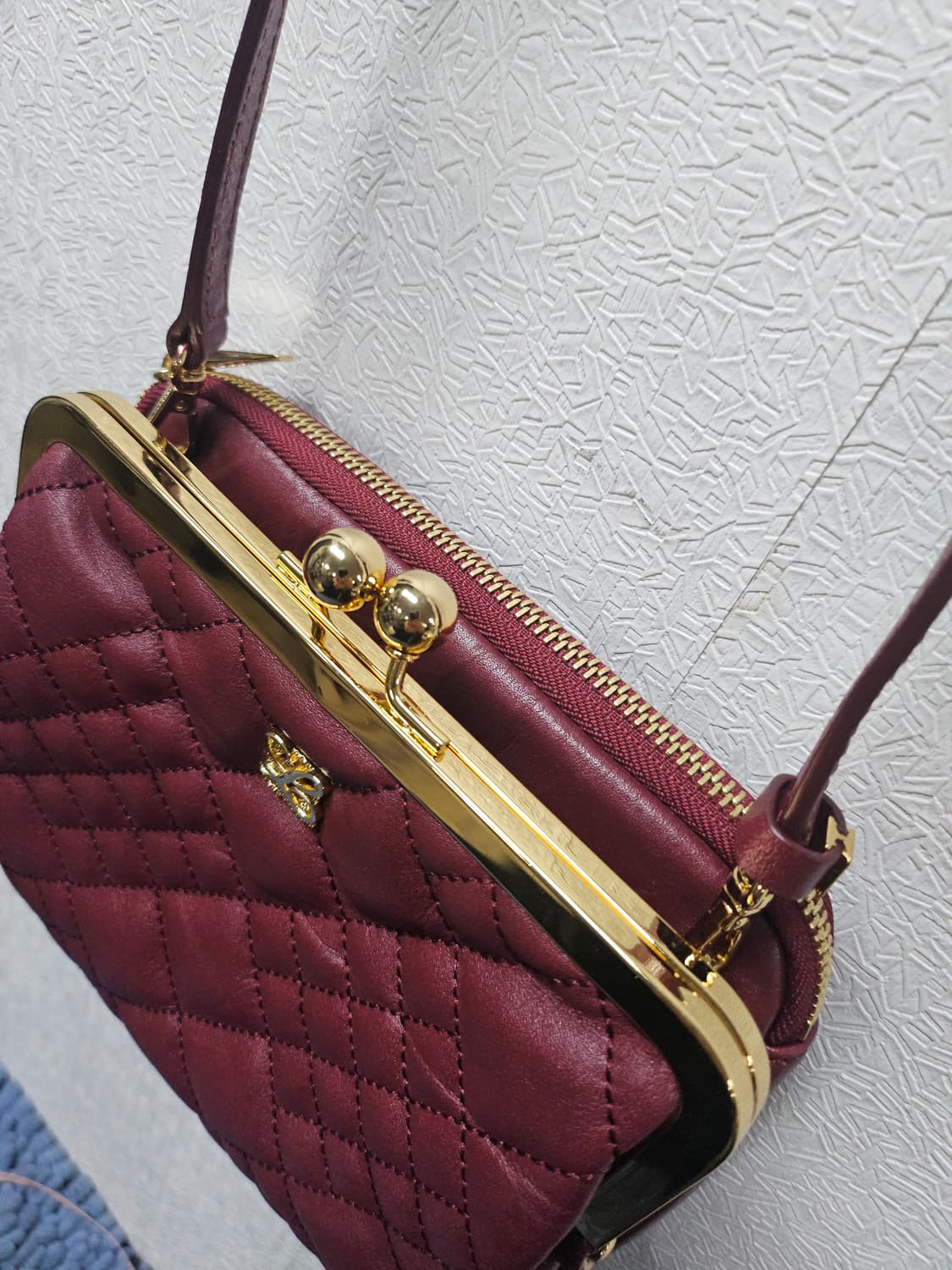 루이까또즈 와인색 퀼팅 크로스백 상품이미지4