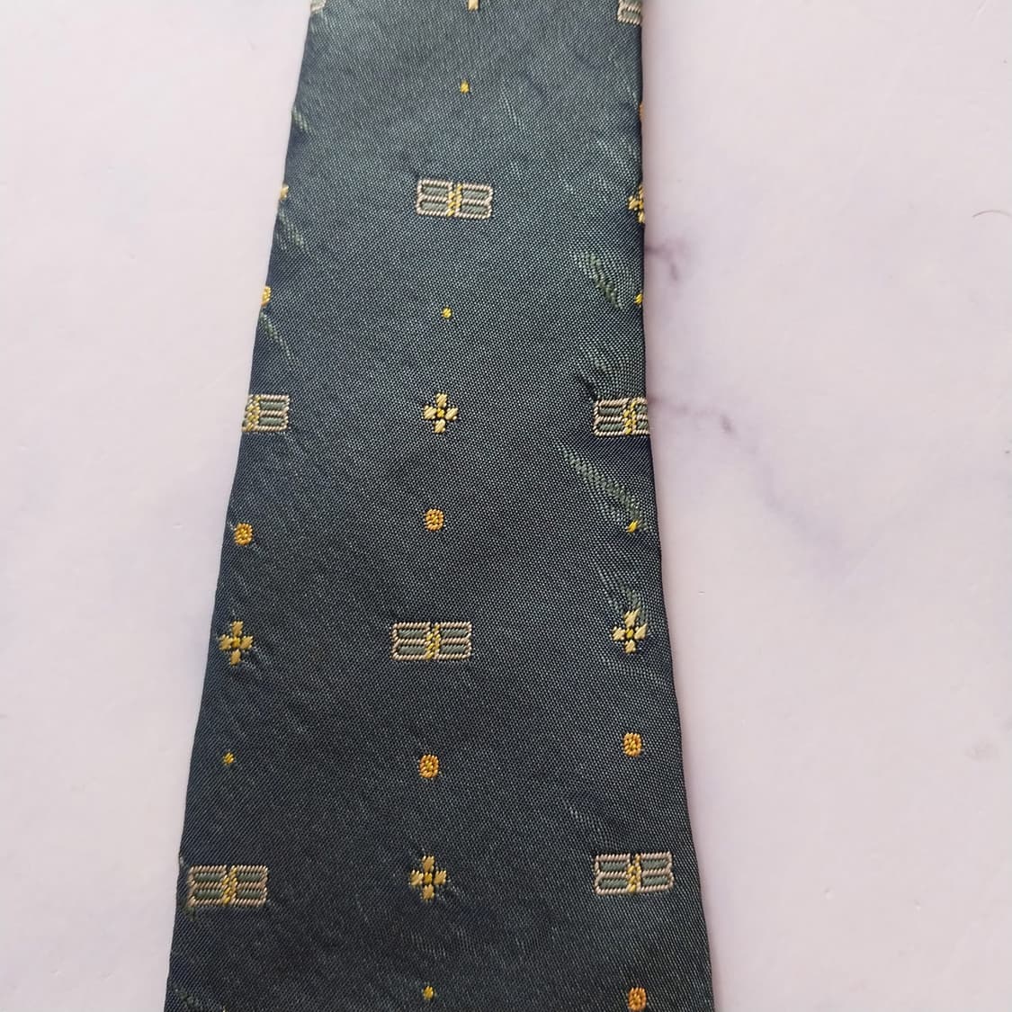 발렌시아가 실크 전체 로고 자수 넥타이 9.2cm B등급 K1937
 상품이미지6