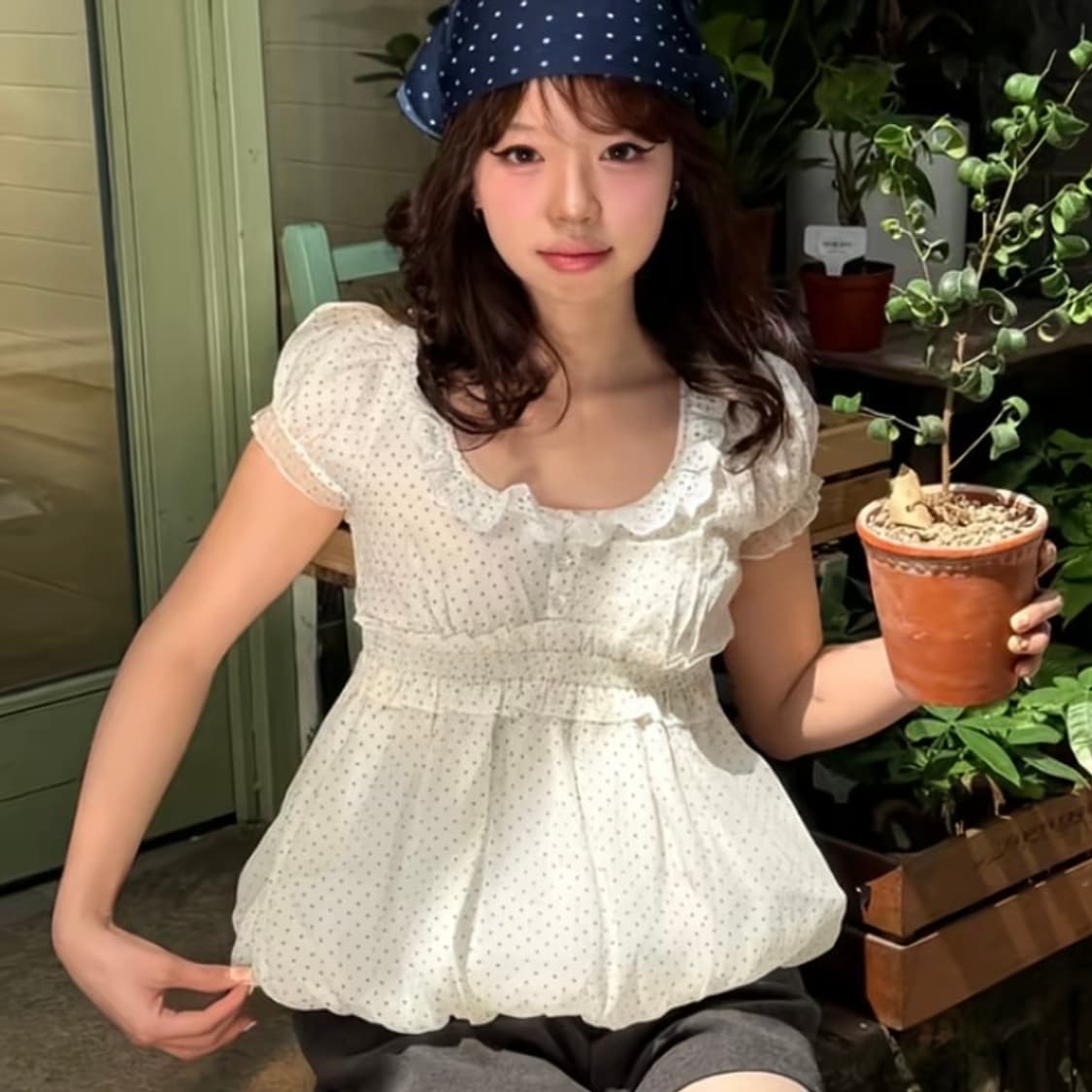 대대장 도트 퍼프 블라우스 벌룬탑 로걀탑 바닐라 상품이미지1