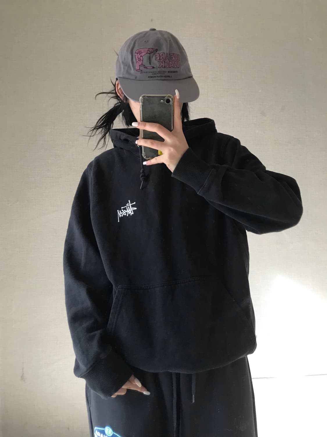 스투시 블랙 빅로고 후드티 상품이미지2