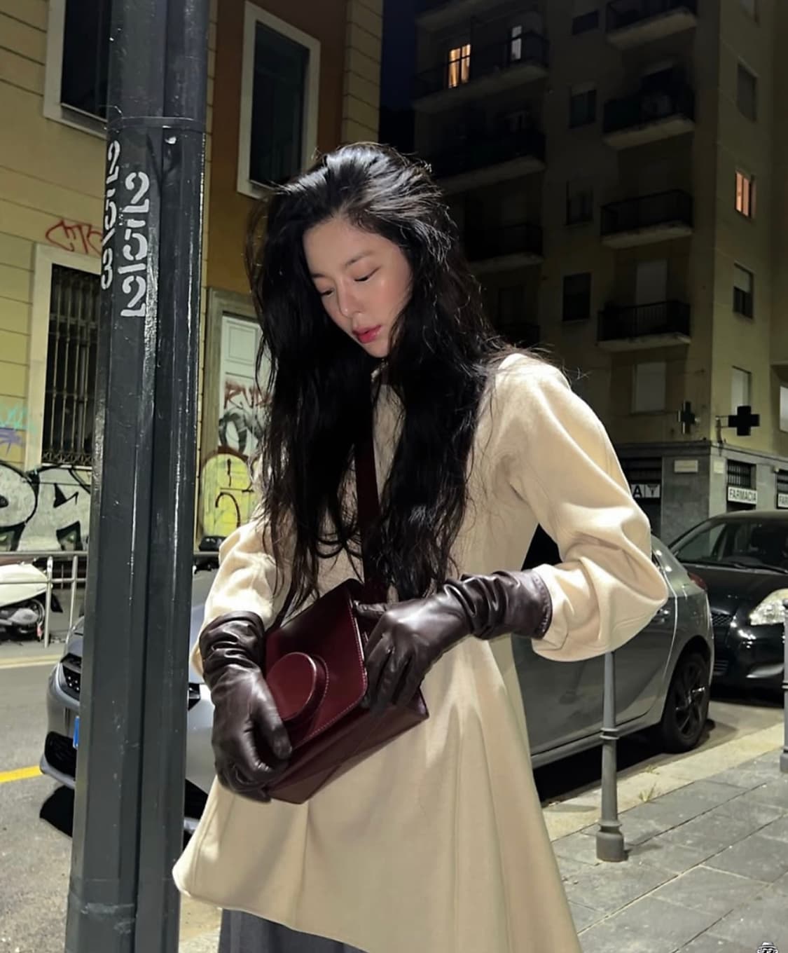 르메르 카메라백 베지터블 탠 레더 체리 마호가니 미듐 사이즈 상품이미지10