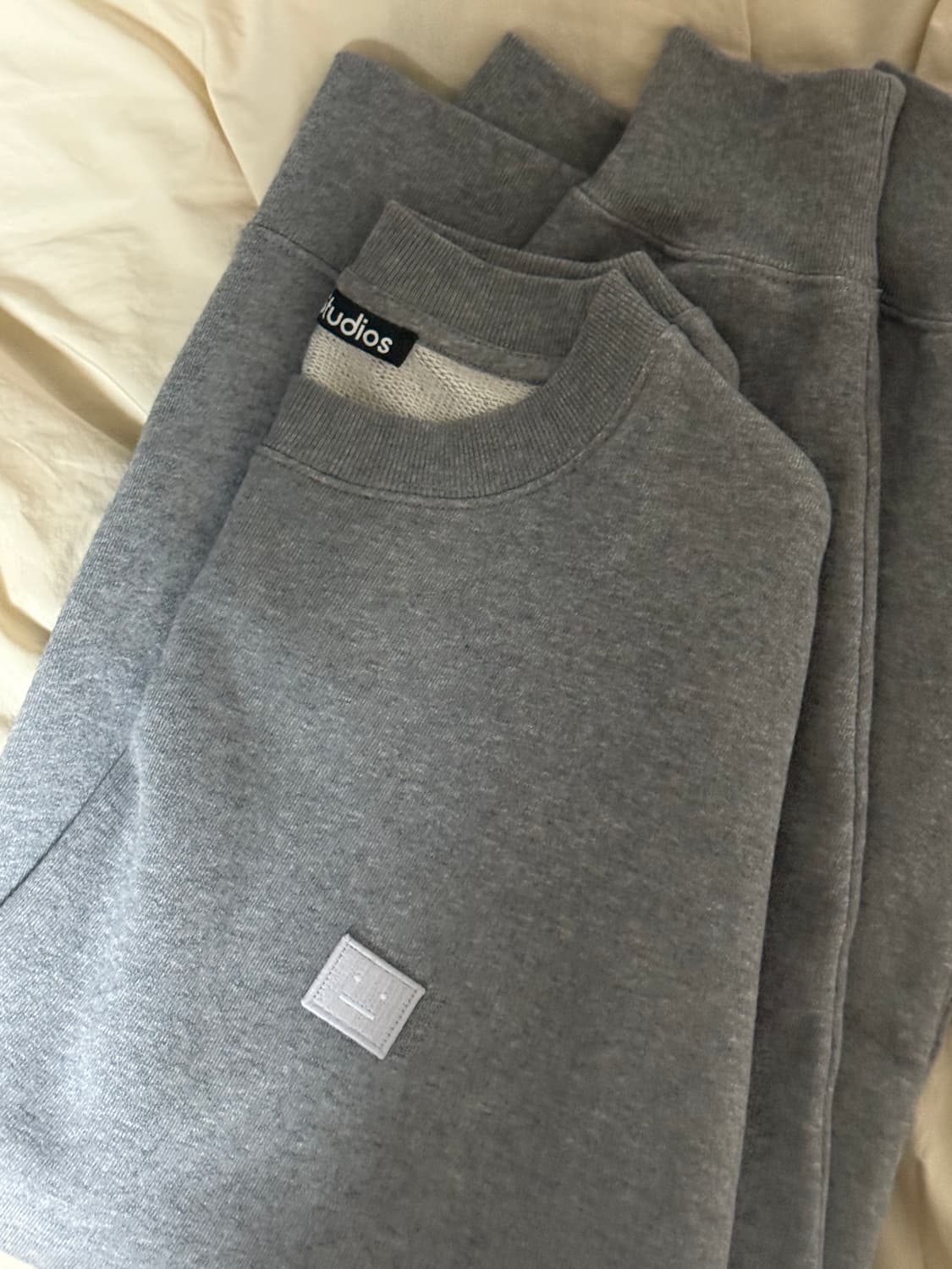 아크네 스튜디오 맨투맨 상품이미지1