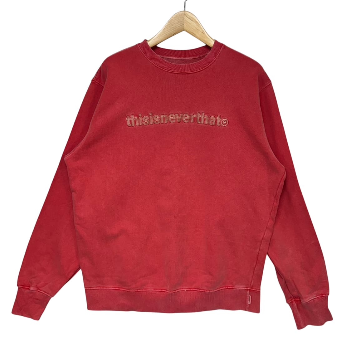 디스이즈네버댓 자수로고 피그먼트 맨투맨 상품이미지1