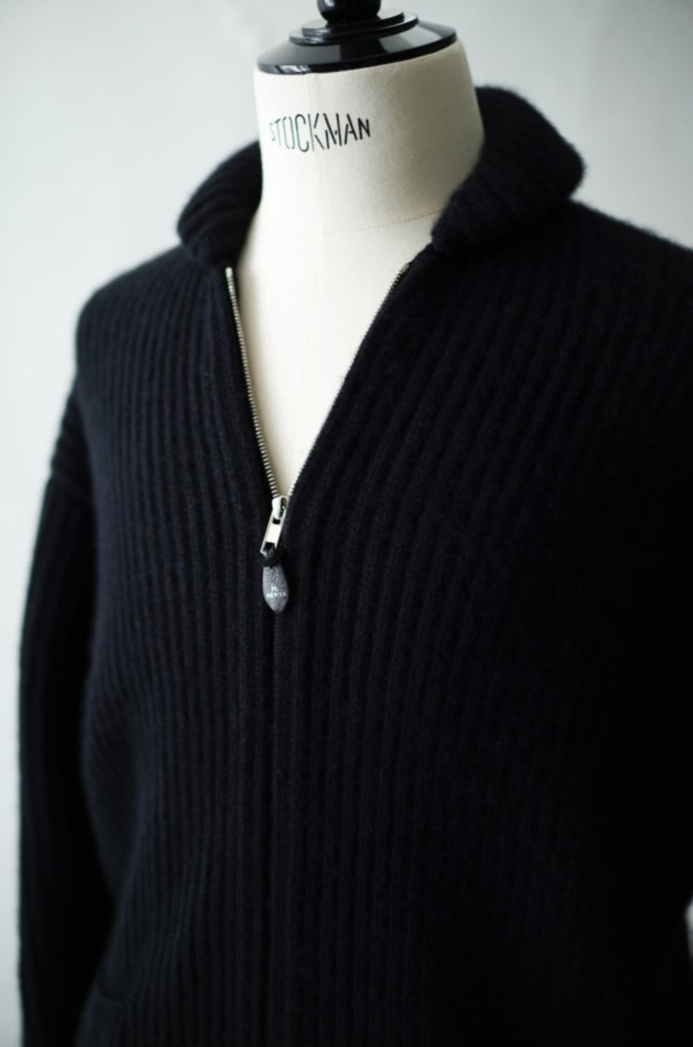 [2] 헤릴 골든캐시미어 코위찬 블랙 팝니다 상품이미지2