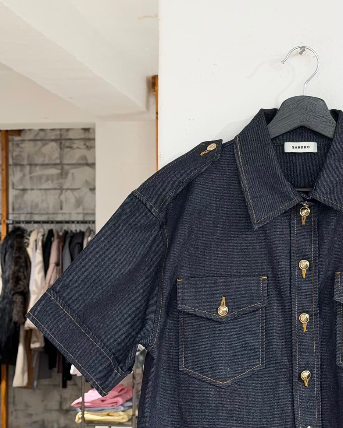 산드로 다크데님 포켓 크롭 하프 셔츠 상품이미지2