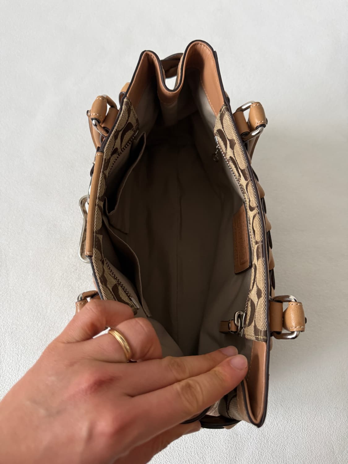 코치(COACH) 모노그램 토트 숄더백 상품이미지8