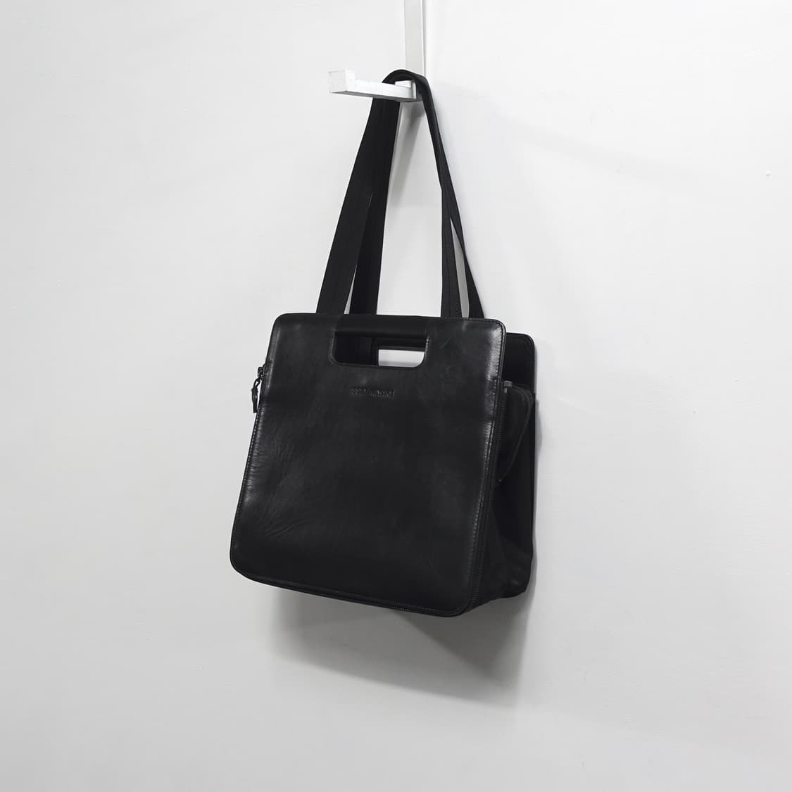 ISSEYMIYAKE 오리가미 확장 변형 파우치 핸들 레더 숄더백  상품이미지3