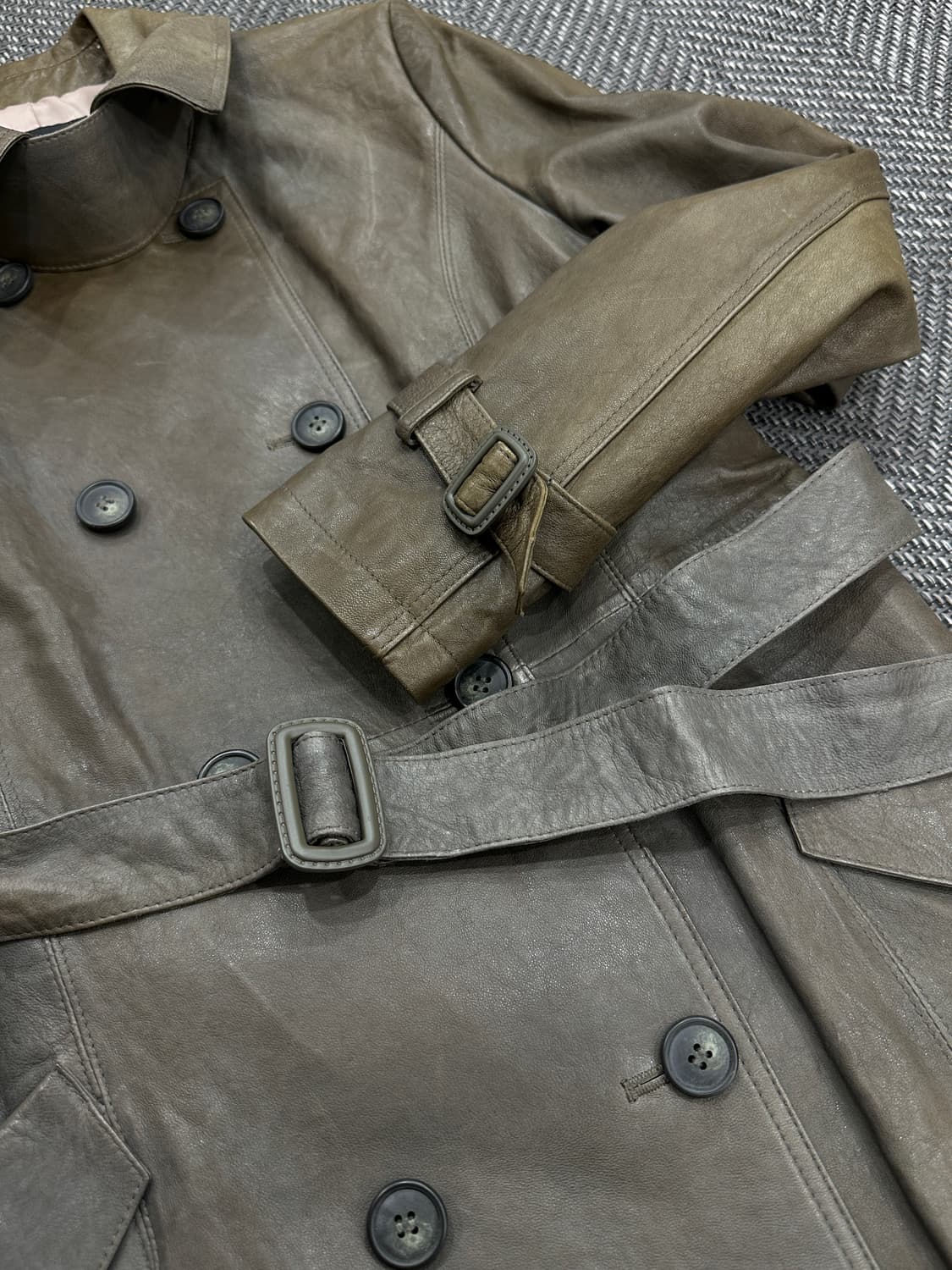 양가죽 미디 벨티드 코트 상품이미지2