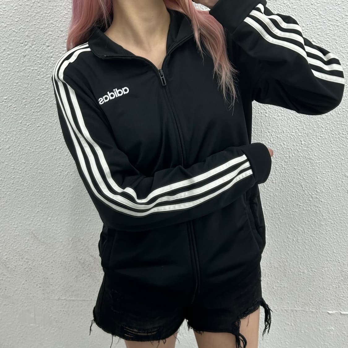 아디다스 화이트라인 블랙 트랙탑 M 상품이미지1