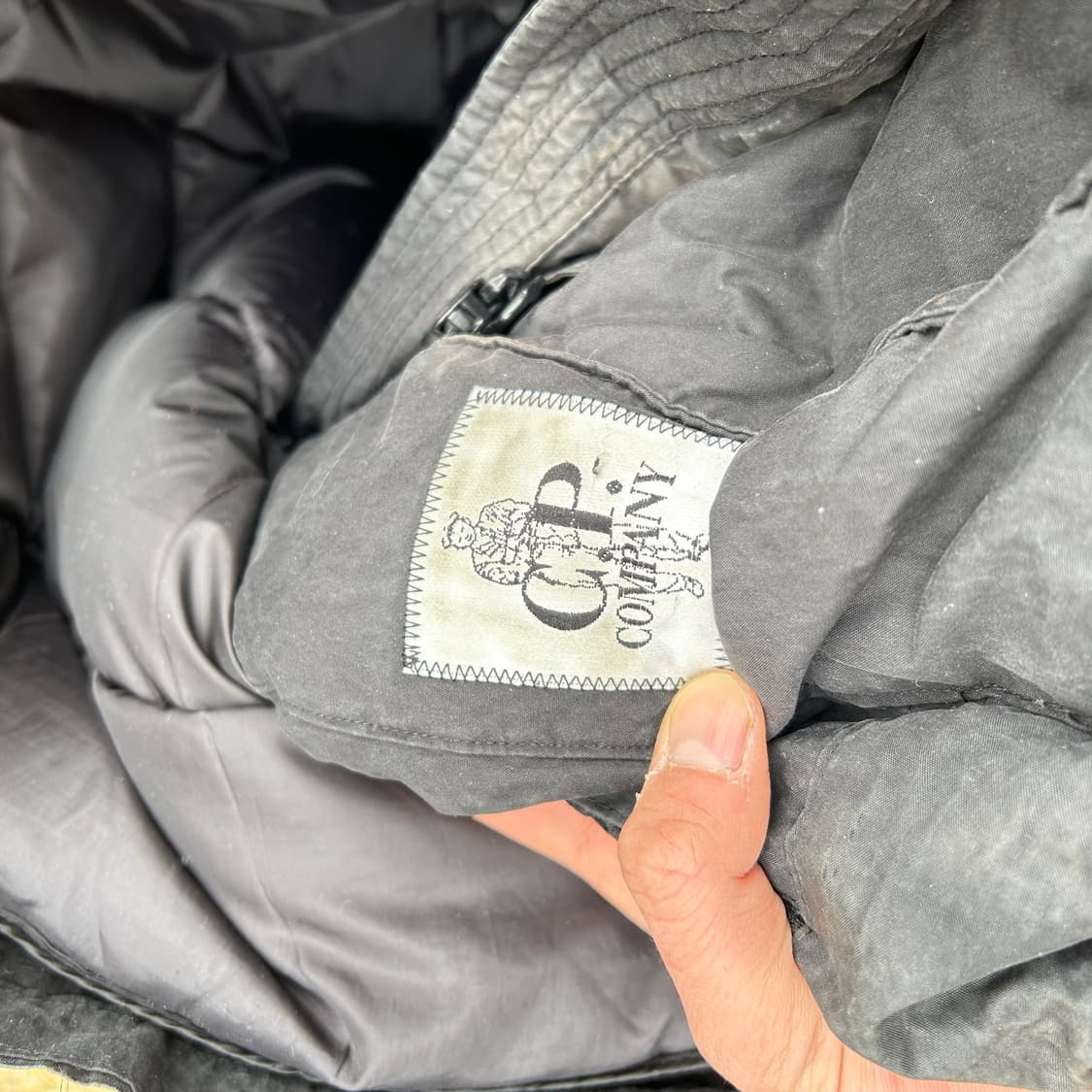 C.P 컴퍼니 렌즈 파카 패딩 상품이미지6