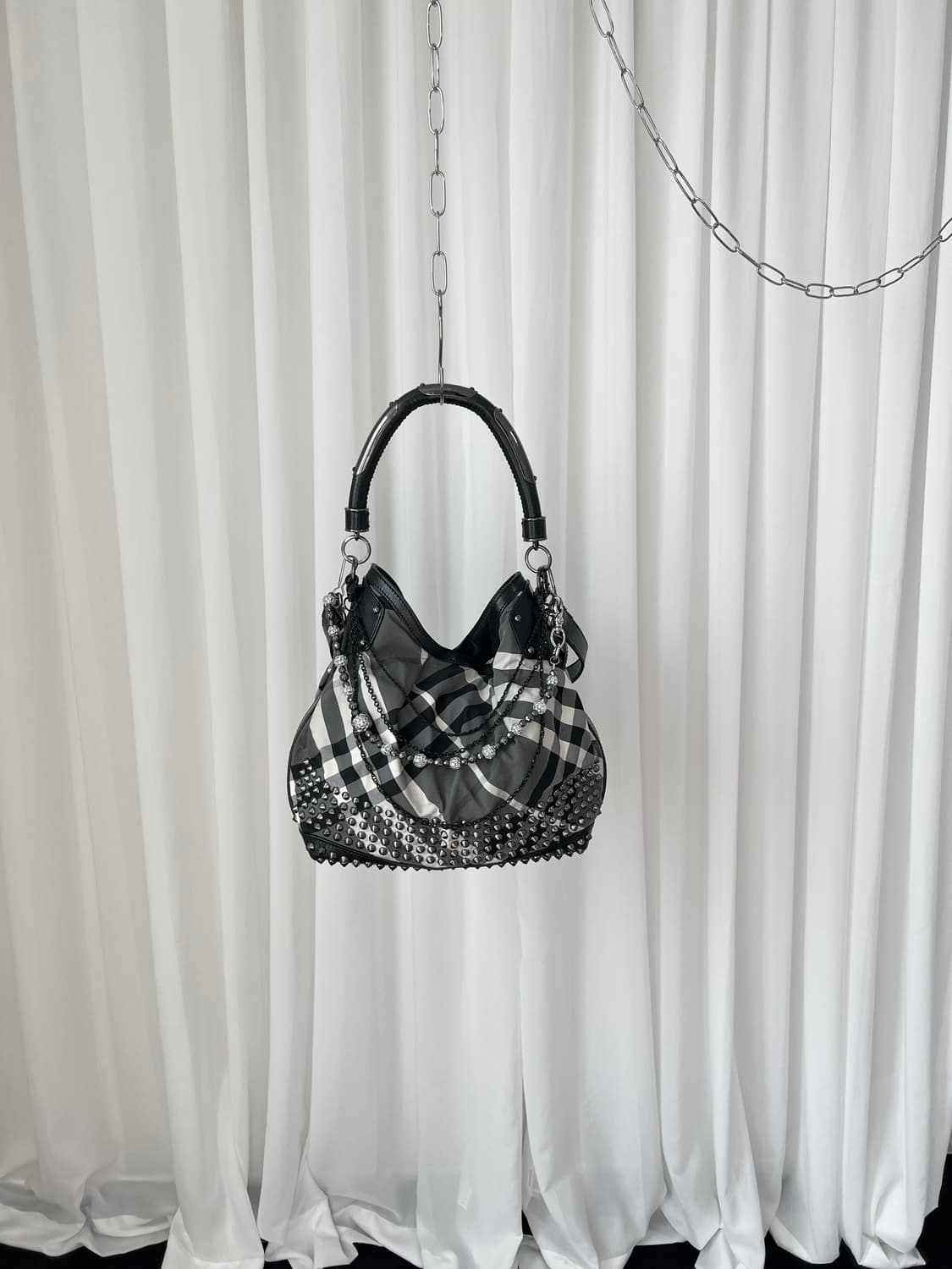 버버리 체크 스터드 호보백 상품이미지1