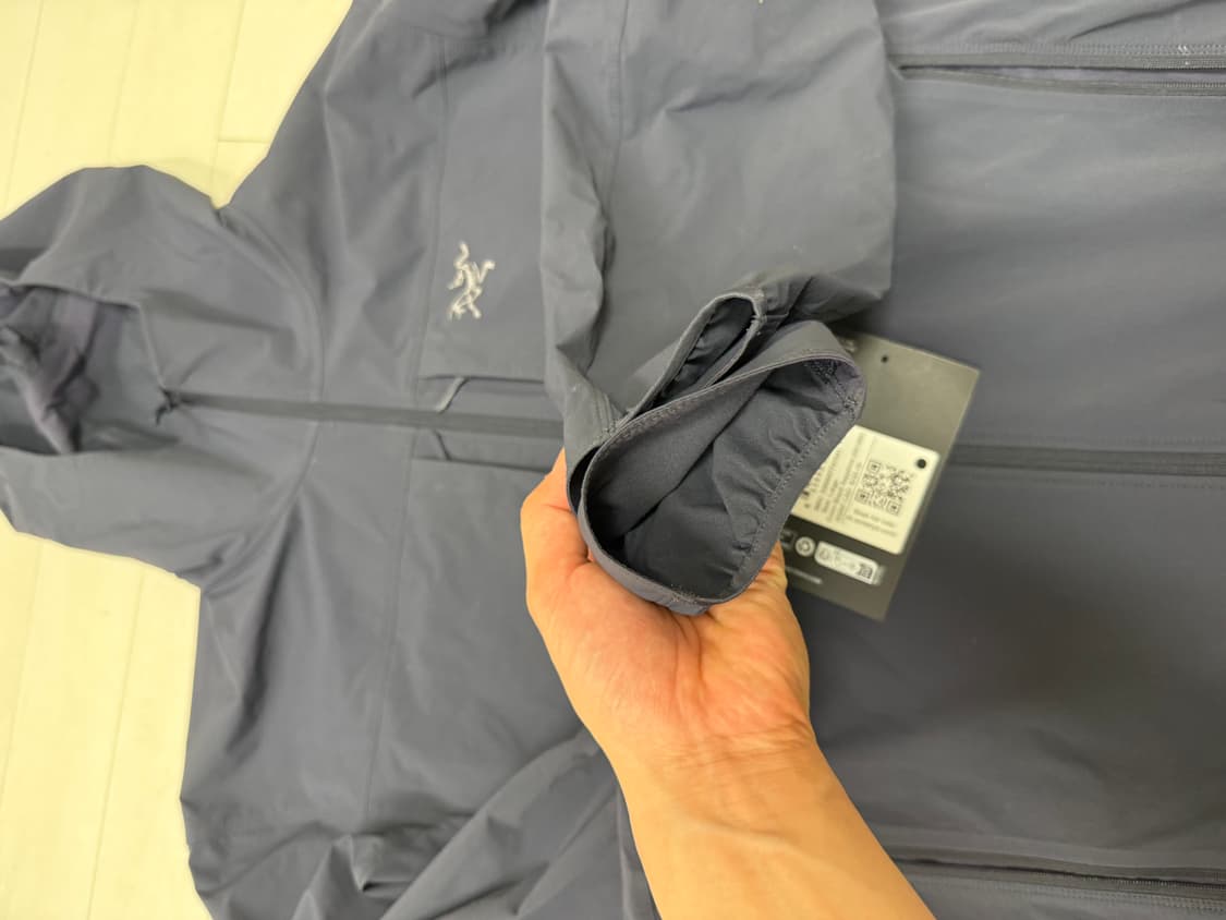 9/9일 구매 아크테릭스 감마 라이트웨이트 L 사이즈 블랙 사파이어  상 상품이미지3