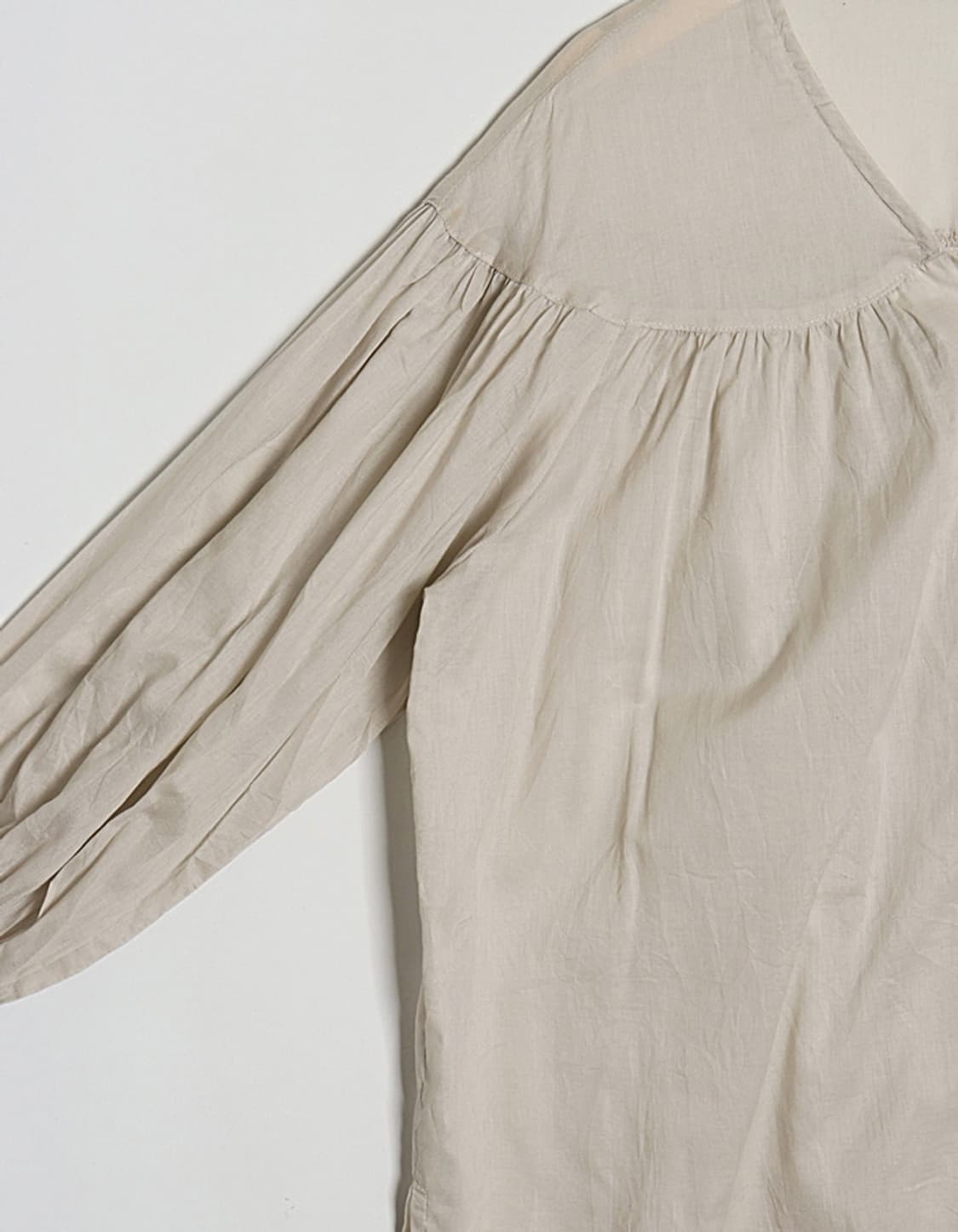 AMERICAN HOLIC Seethrouth Gather Blouse 상품이미지4