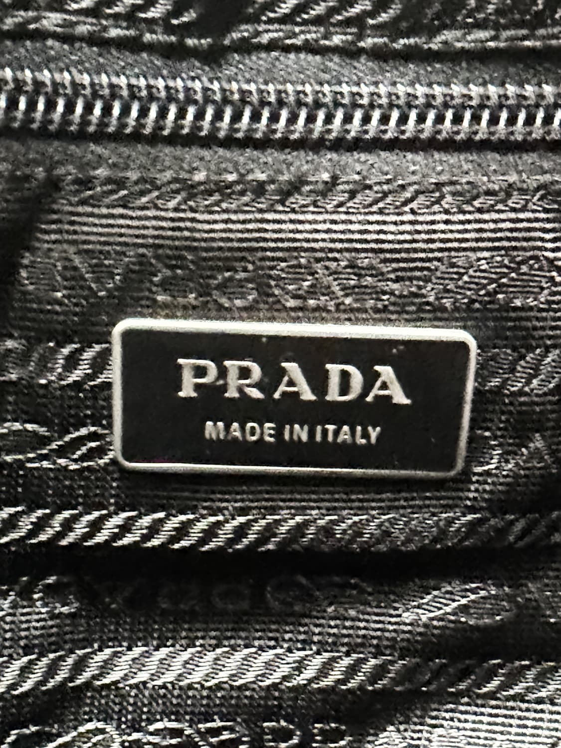 프라다 나일론 사이드 로고 크로스백 상품이미지9