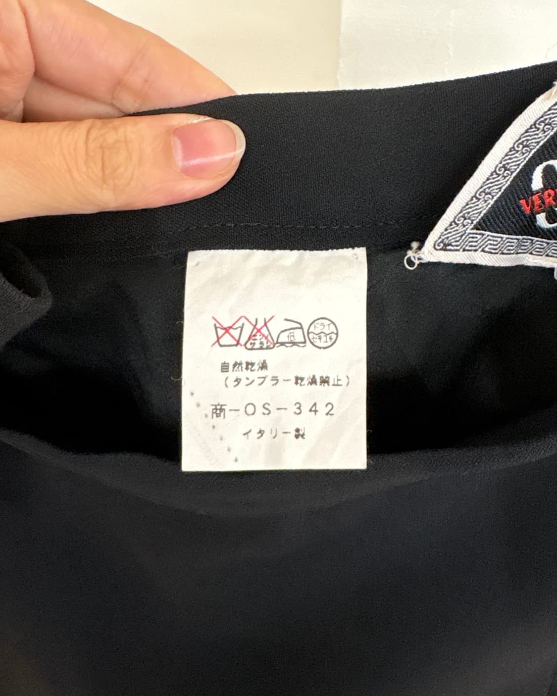 베르사체 블랙 플리츠 미디 스커트 상품이미지8