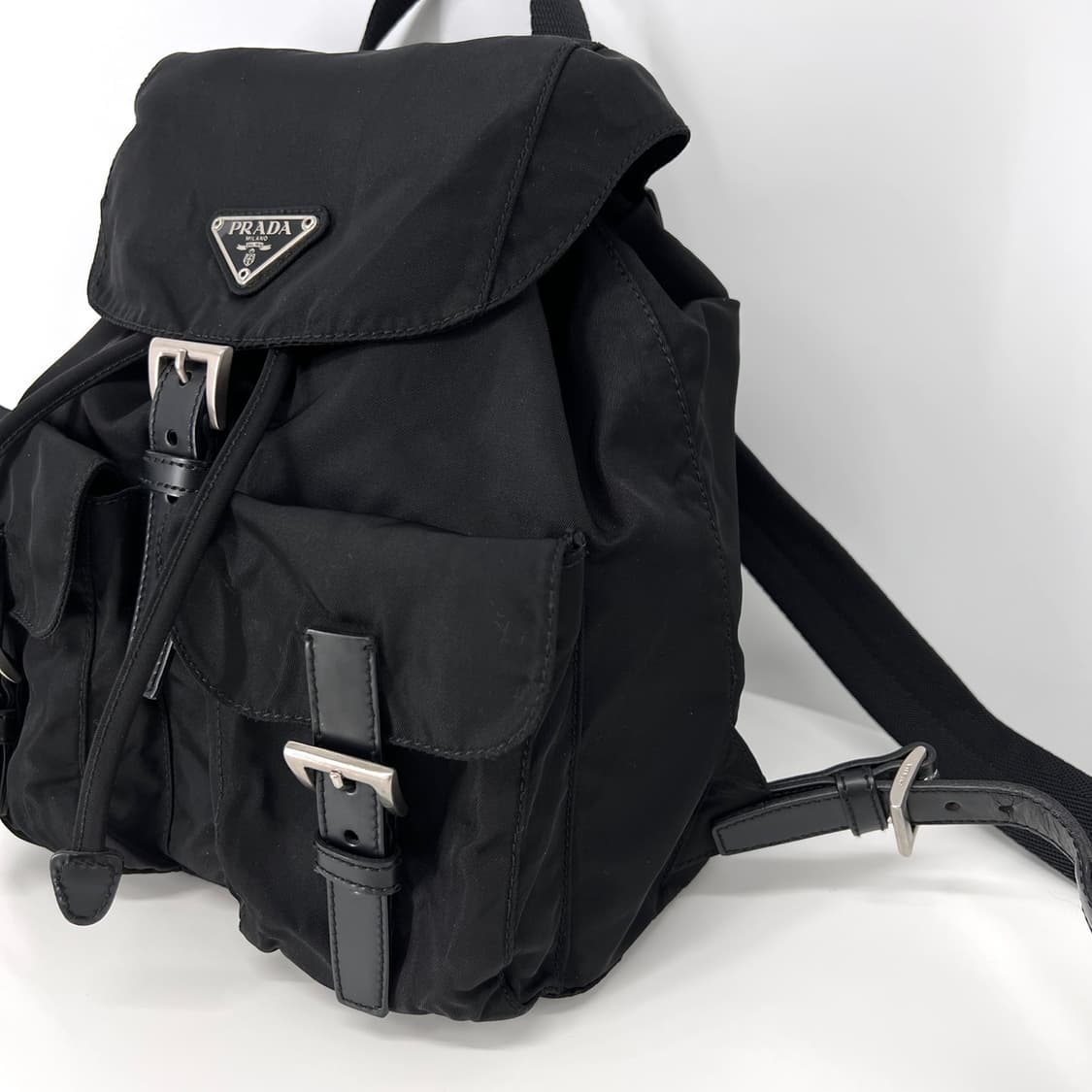[감정완료] 프라다 삼각로고 나일론 백팩 블랙 스몰 상품이미지8