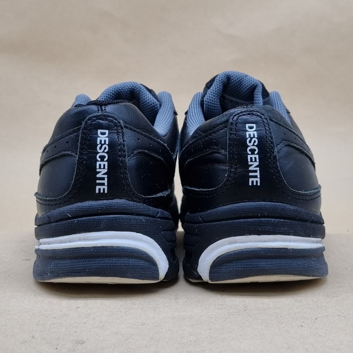 데상트 애슬레틱 블랙 운동화245 상품이미지4