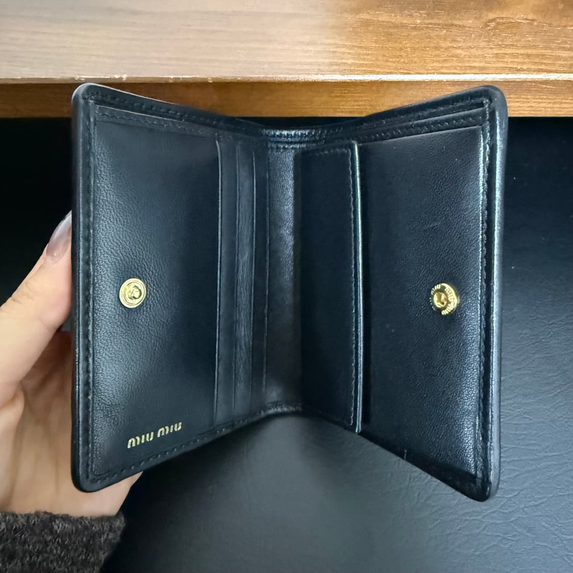 미우미우 마테라쎄 금장 반지갑 상품이미지7