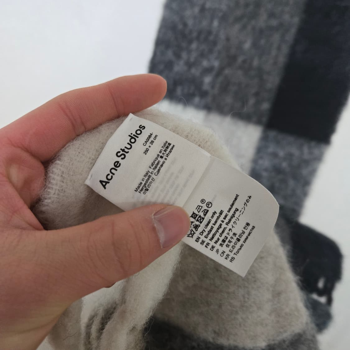 아크네스튜디오 모헤어 머플러 상품이미지4