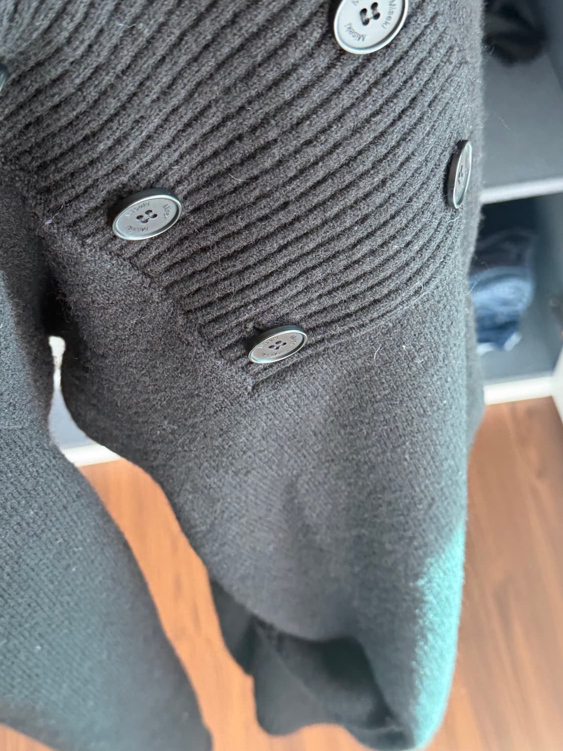 무신사 미세키서울 더블 버튼 니트 원피스 블랙 에이블리허그유어스킨오헤시오 상품이미지2