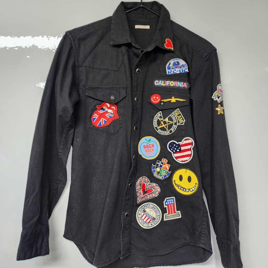 유니클로(Uniqlo) 패치 블랙와이셔츠 상품이미지1