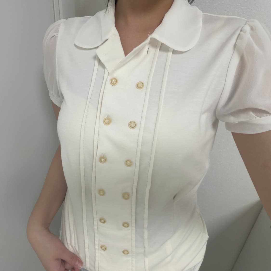 double button blouse 더블버튼 반팔 블라우스 착용샷 상품이미지1