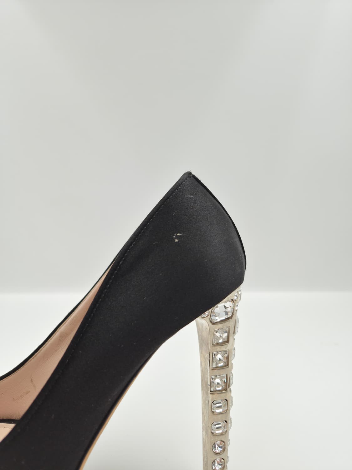 미우미우 크리스탈 블랙 사틴 오픈토 펌프스 구두 상품이미지9