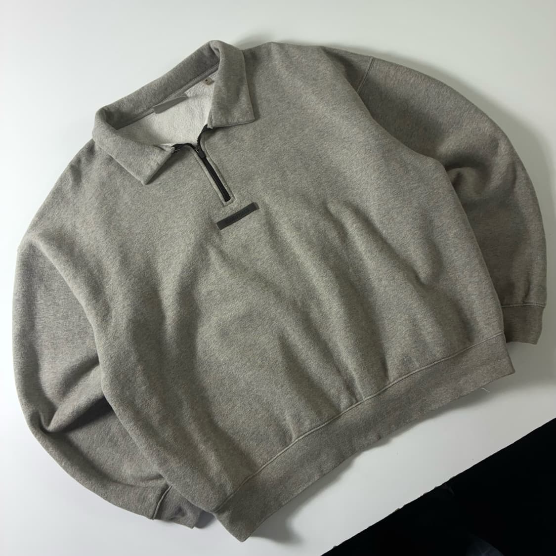 Essentials  에센셜스 피어오브갓 모크넥 그레이 반집업 맨투맨   상품이미지1