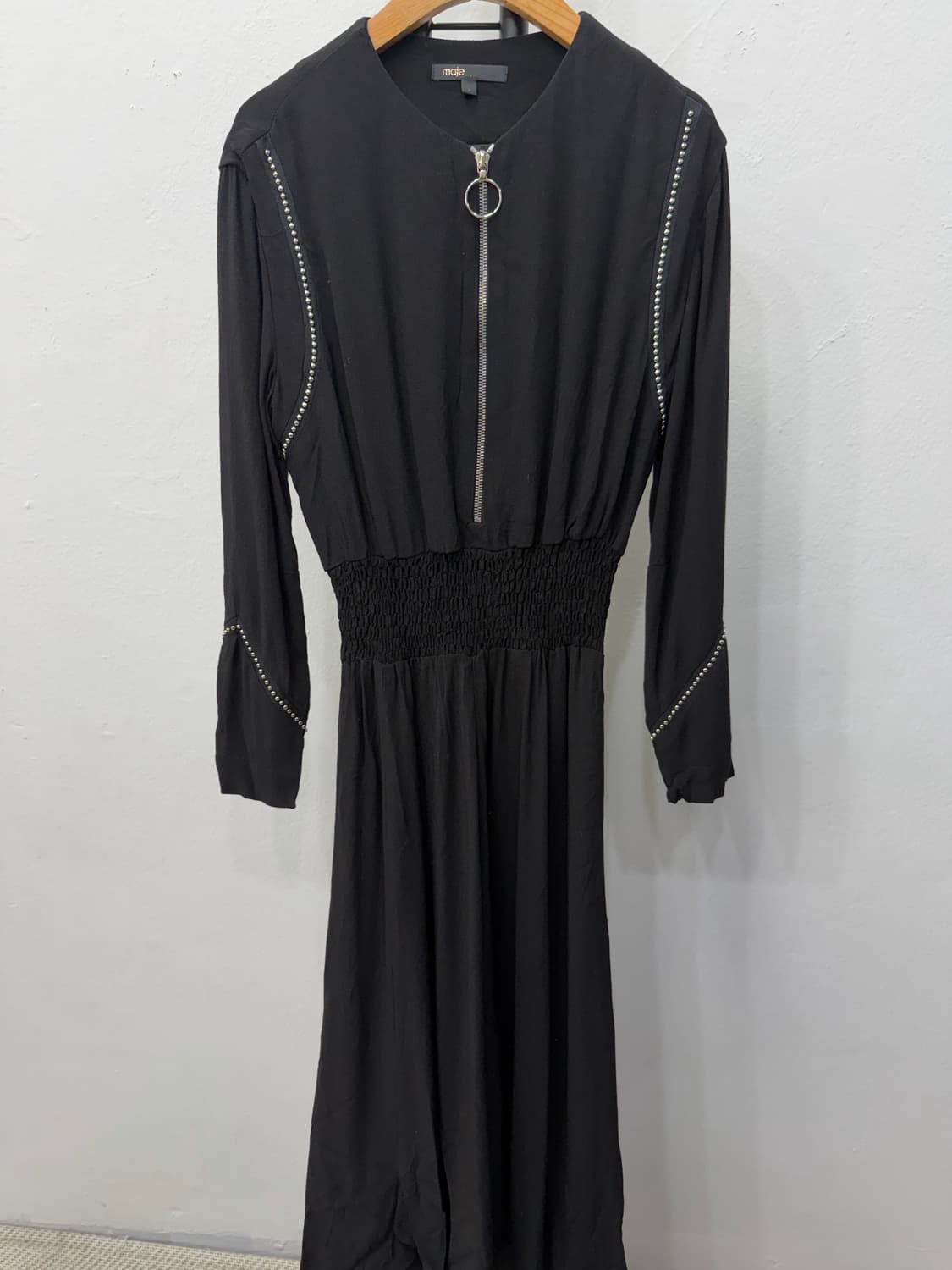 정품) maje 마쥬 블랙 스터드 디테일 롱 원피스 1 상품이미지1