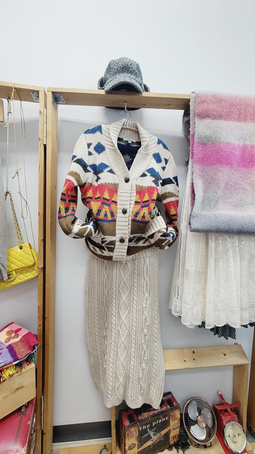 써스데이아일랜드 에스닉 가디건. 케이블 니트스커트 상품이미지1