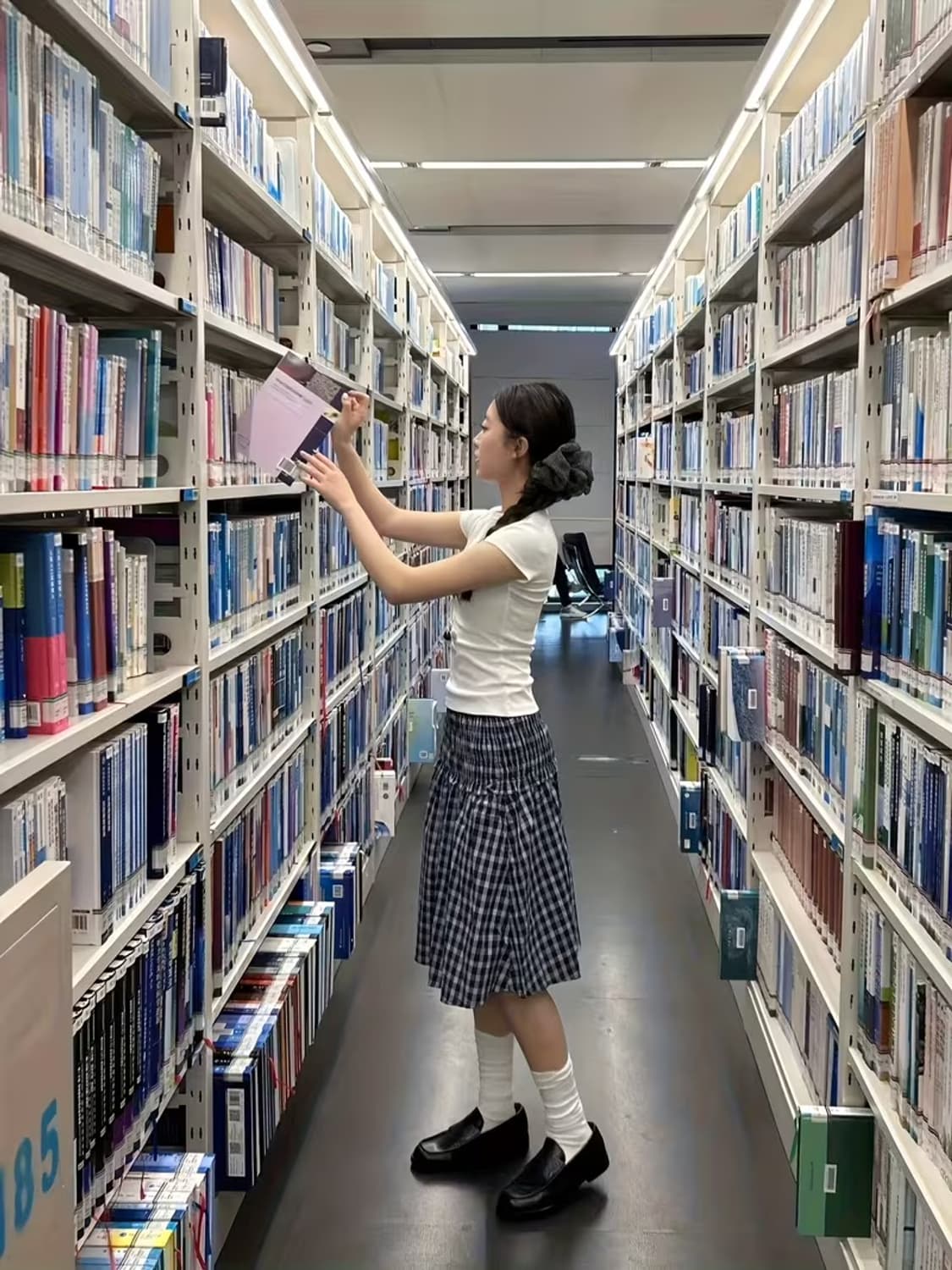 네이비 체크 미디 스커트 상품이미지3