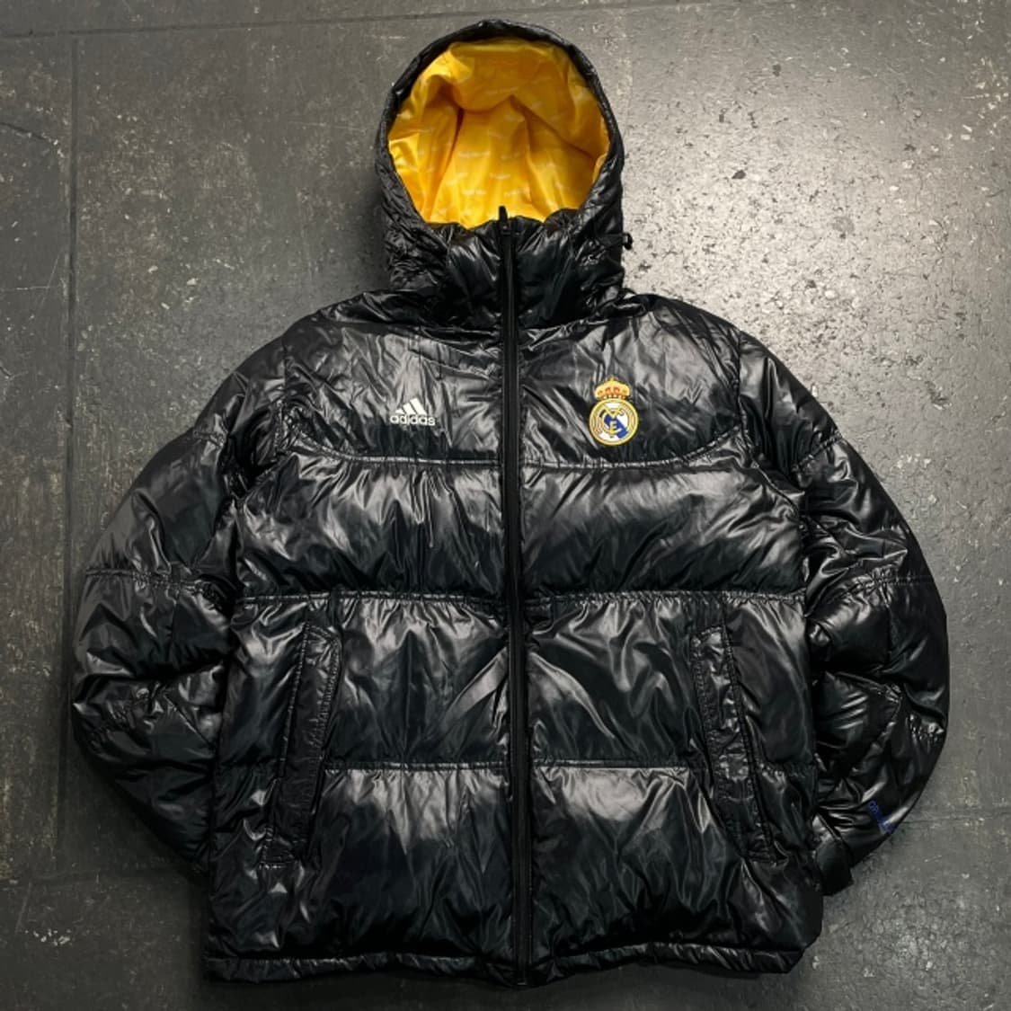 100 아디다스 레알마드리드 유광패딩 상품이미지1