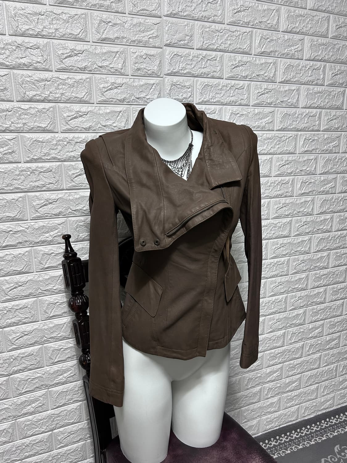 하이넥 드레이프 레더 패널 자켓 상품이미지1