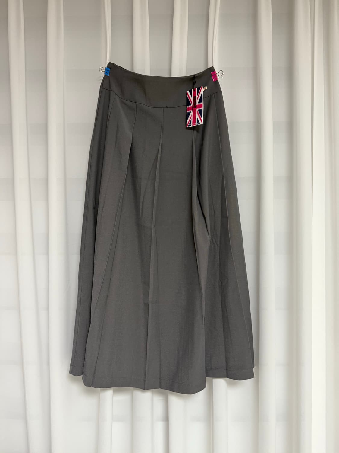 [미치코런던 코시노] SIDE SLIT PLEATS SKIRT GREY 상품이미지1