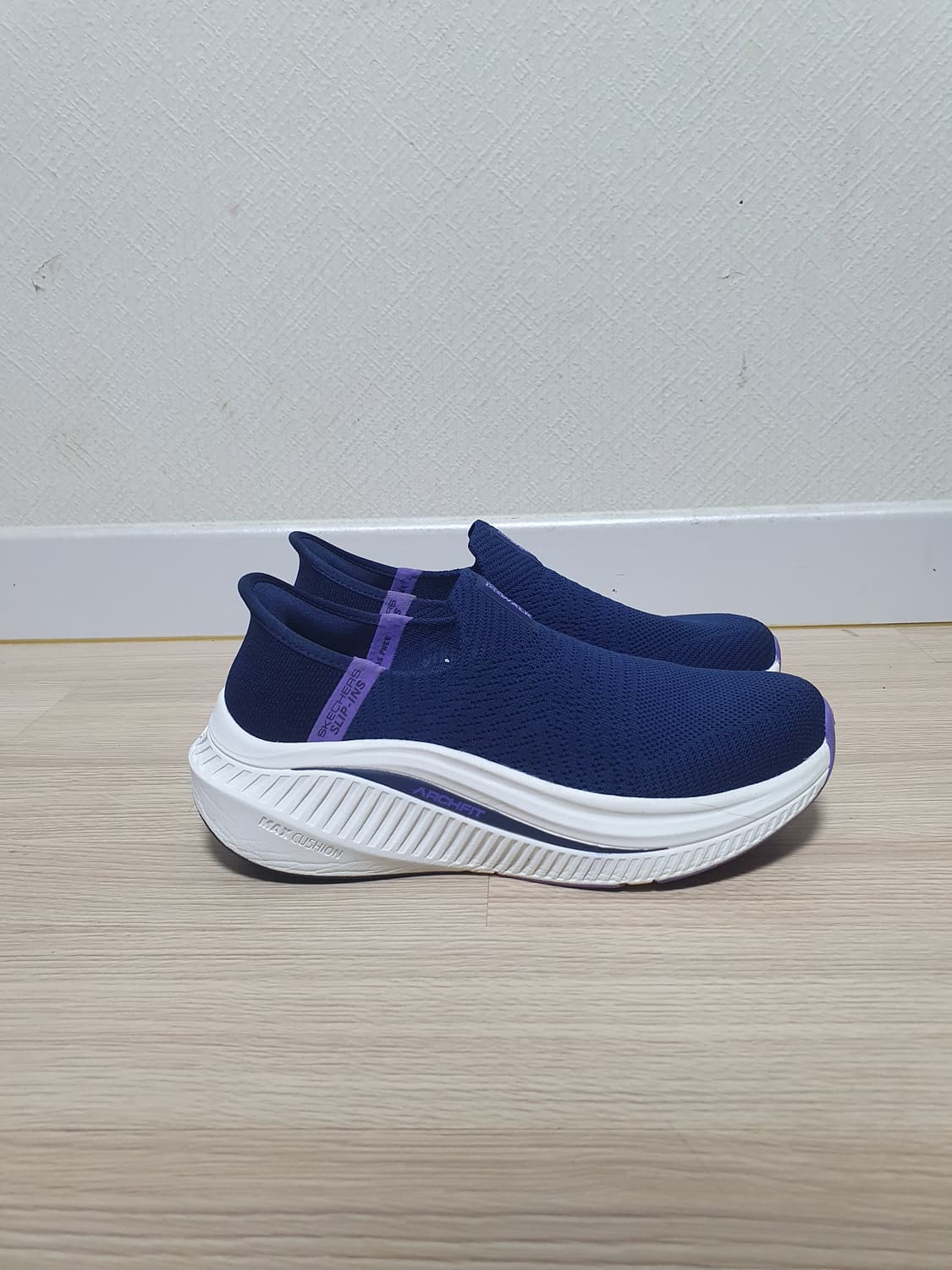 스케쳐스 맥스쿠셔닝 아치핏 슬립온 235 상품이미지1