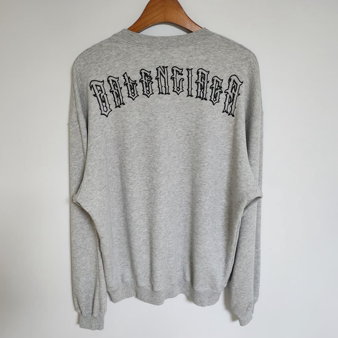 L 발렌시아가 그레이 타투 자수 맨투맨 570807 상품이미지1