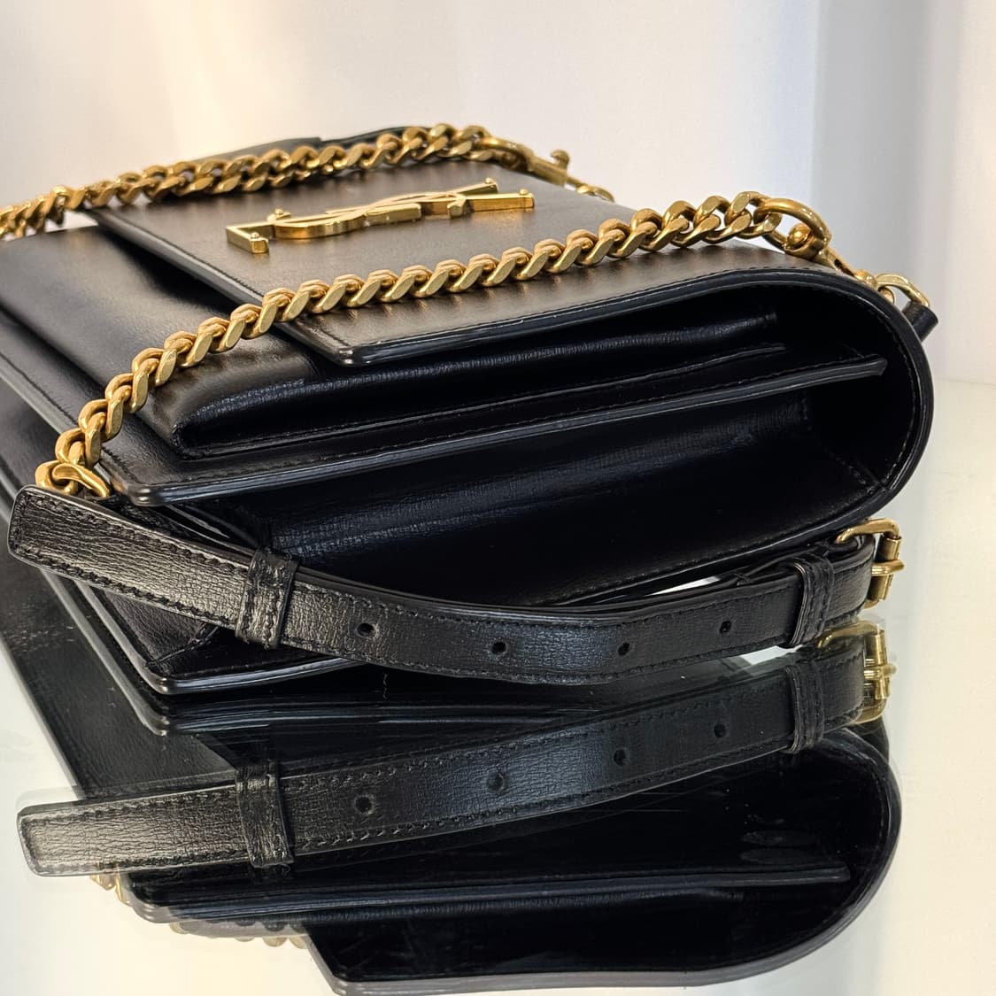 [정품] 입생로랑 선셋백 탑핸들 미디움 블랙 골드 금장 상품이미지5